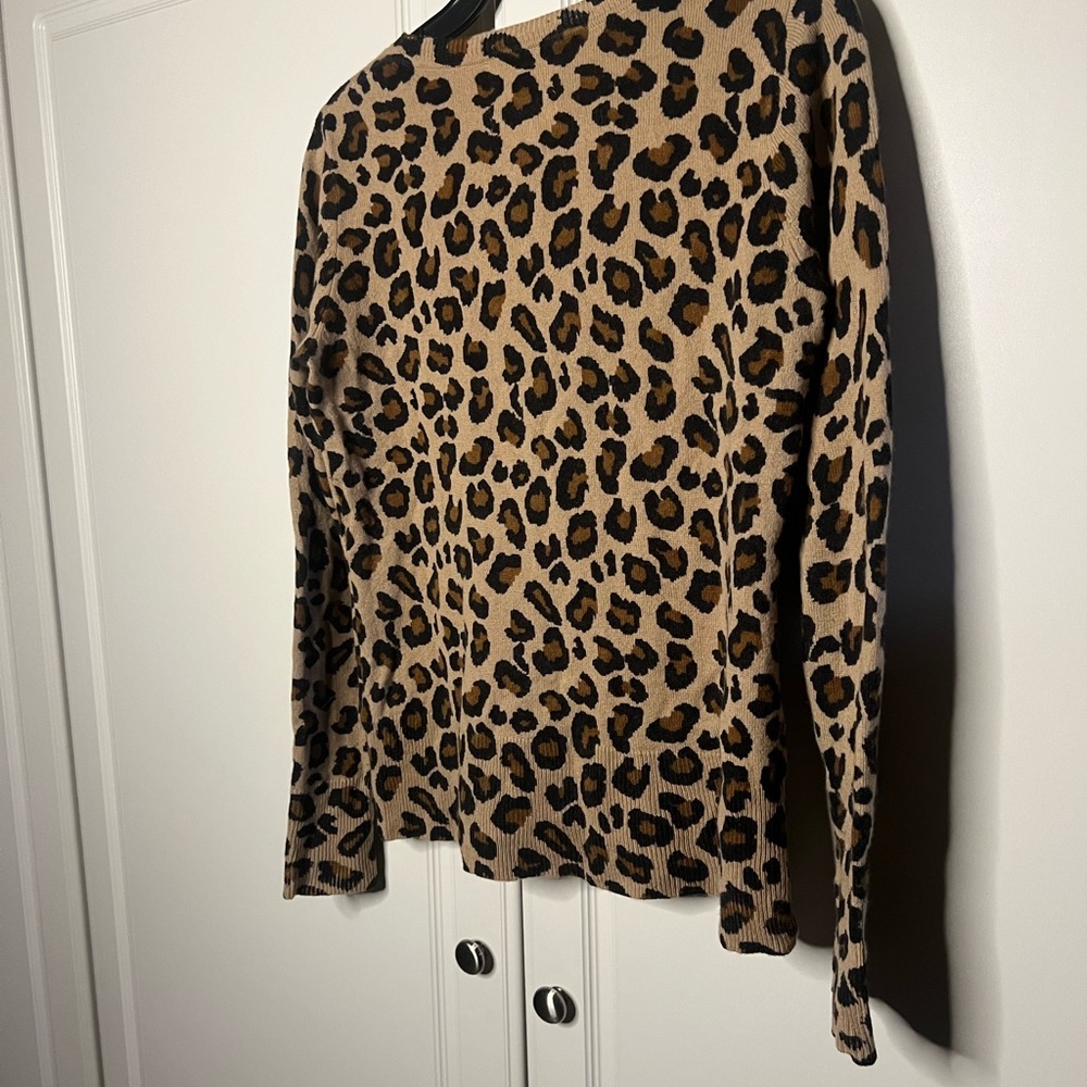 Cynthia Rowley Leopard Print Crewneck Cashmere Sweater in Tan and Black - Picture 7 of 9